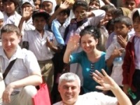 Russian innovation team in India, Ajanta caves Indian kids