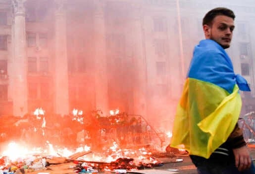 Ukrainian Nazi burn Ukrainian Opposition Activists Alive Odessa Ukraine 2014