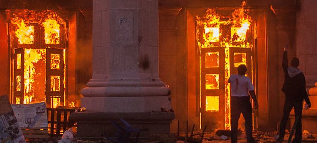 Ukrainian Nazi burn Ukrainian Anti-Nazi Activists Alive Odessa Ukraine 2014